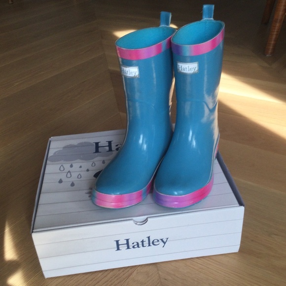 Hatley Girl's Fun Hearts Shiny Rain Boots Aqua and pink - Picture 2 of 9